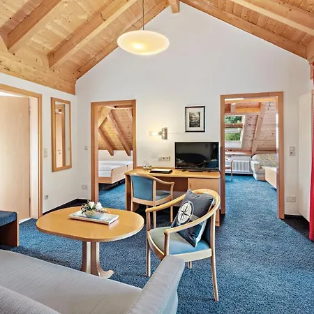 Schiff Hotel 3*